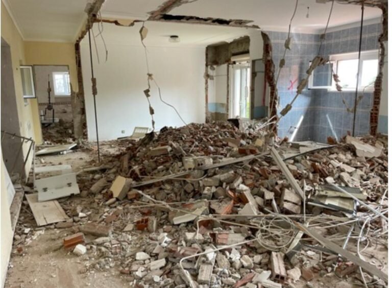 Demolição interior com remoção de entulho