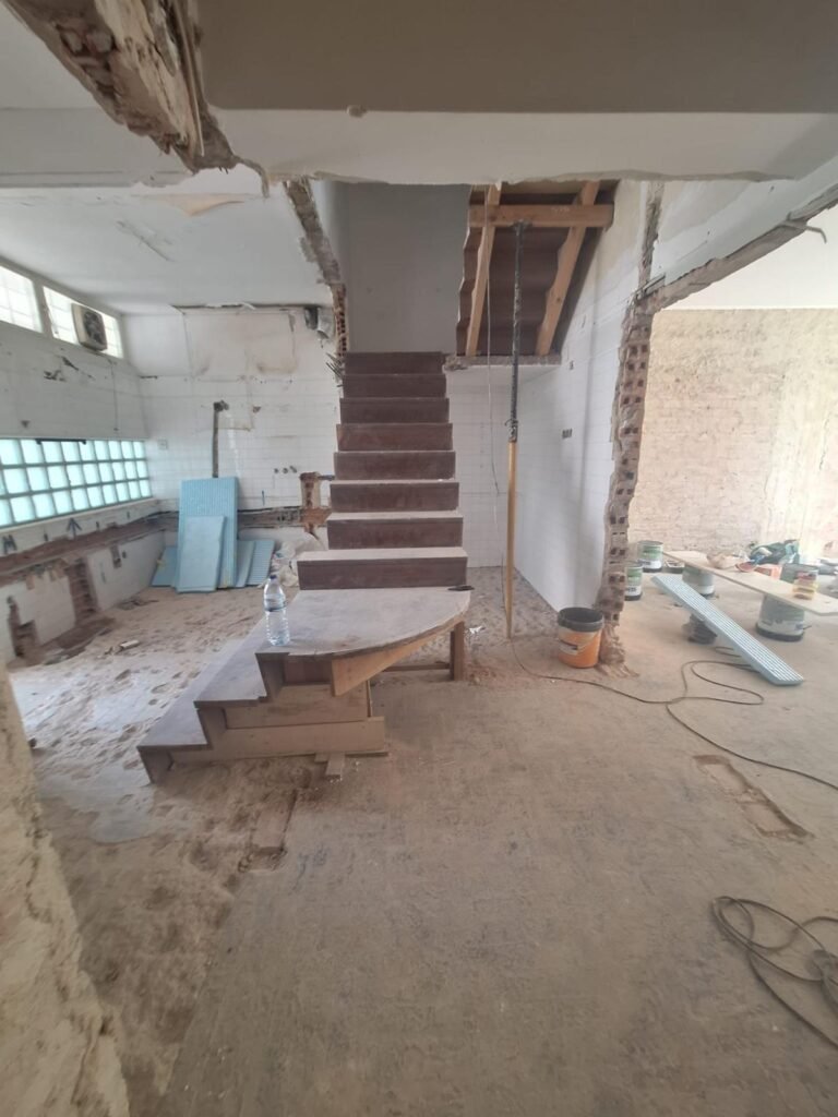 Escada interior antes da remodelação